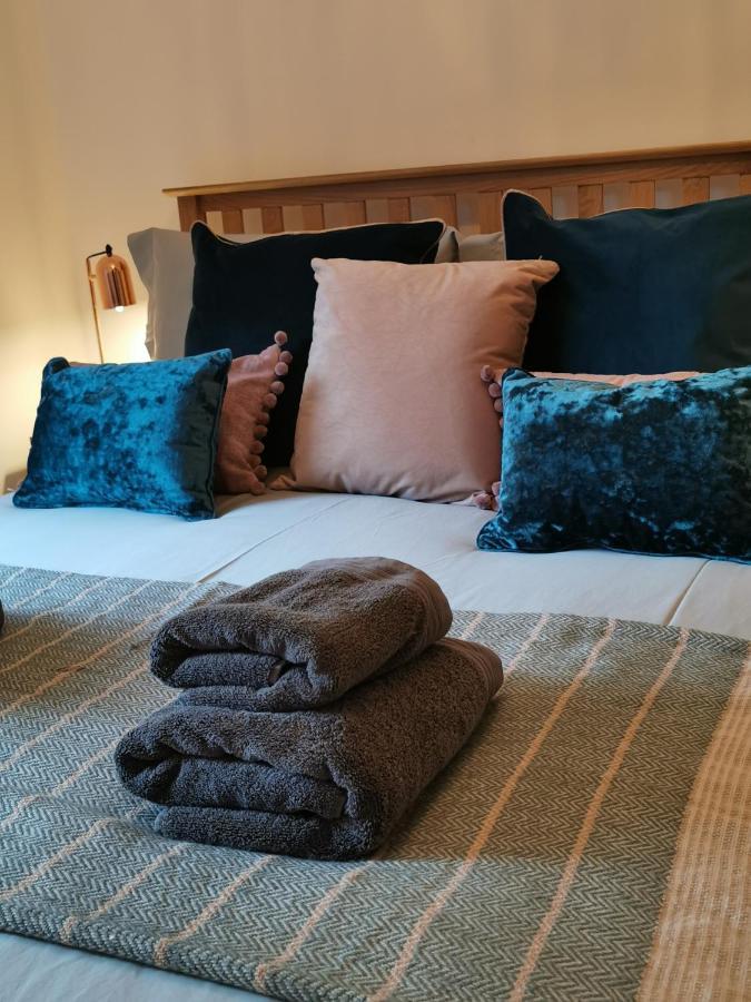 Eldon Row - Stylish Character Apartments - Central Location 1 & 2 Bed Available Dolgellau Esterno foto